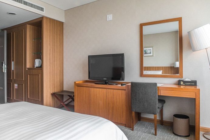 Imagen de la habitación del Hotel Harbor Park Hotel. Foto 11
