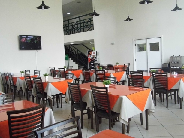 Imagen del bar/restaurante del Hotel Harbor Self Graciosa. Foto 6