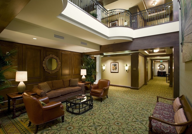 Imagen de los interiores del Hotel Harbor View Inn. Foto 19