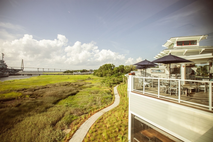 Imagen de los exteriores del Hotel Harborside At Charleston Harbor Resort and Marina. Foto 8