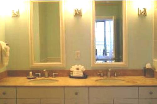 Imagen de la habitación del Hotel Harborside Suites At Little Harbor. Foto 4