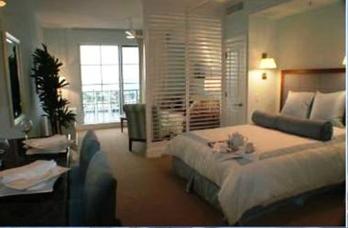 Imagen de la habitación del Hotel Harborside Suites At Little Harbor. Foto 10