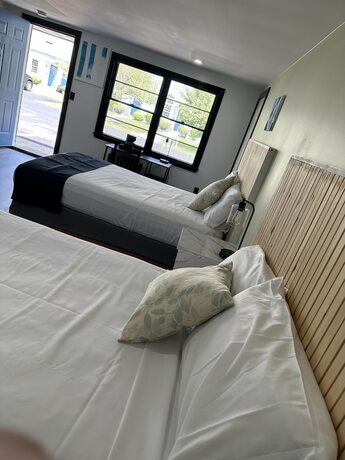Imagen de la habitación del Hotel Harborside Suites. Foto 14