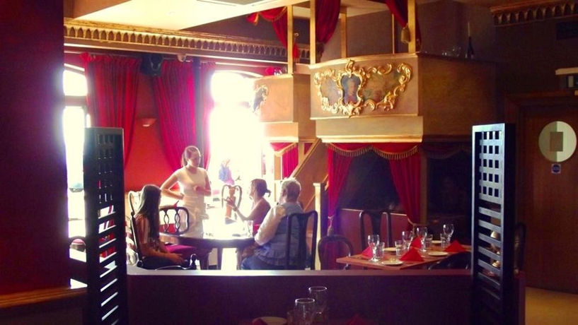 Imagen del bar/restaurante del Hotel Harbour Brighton. Foto 3