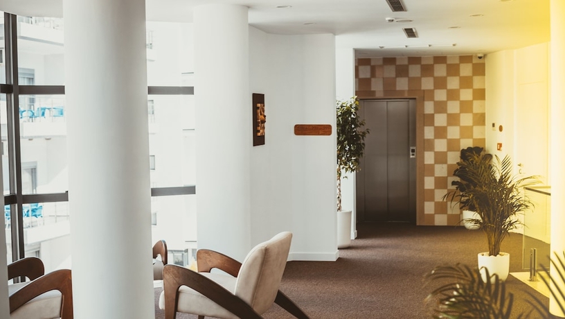 Imagen de los interiores del Hotel Harbour, &Ccedil;uk&euml;. Foto 11