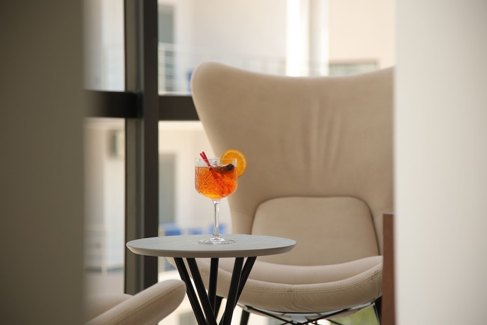 Imagen de los interiores del Hotel Harbour, &Ccedil;uk&euml;. Foto 13