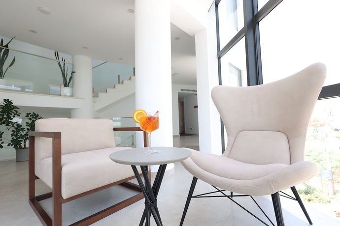 Imagen de los interiores del Hotel Harbour, &Ccedil;uk&euml;. Foto 14
