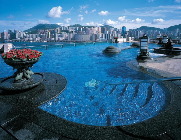 Imagen de la piscina del Hotel Harbour Grand Kowloon. Foto 16