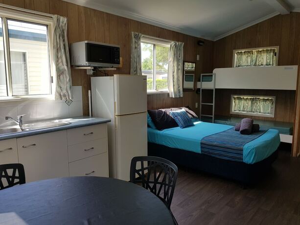 Imagen de la habitación del Hotel Harbour Lights Tourist Park. Foto 12