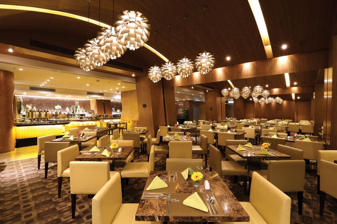 Imagen del bar/restaurante del Hotel Harbour Plaza 8 Degrees. Foto 3