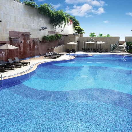 Imagen de la piscina del Hotel Harbour Plaza 8 Degrees. Foto 14