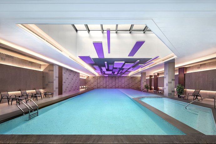 Imagen de la piscina del Hotel Harbour Plaza Metropolitan Shanghai. Foto 17