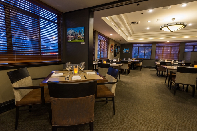 Imagen del bar/restaurante del Hotel Harbour Towers Hotel & Suites. Foto 4