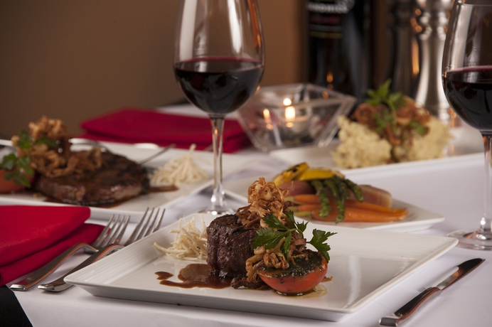 Imagen del bar/restaurante del Hotel Harbour Towers Hotel & Suites. Foto 6