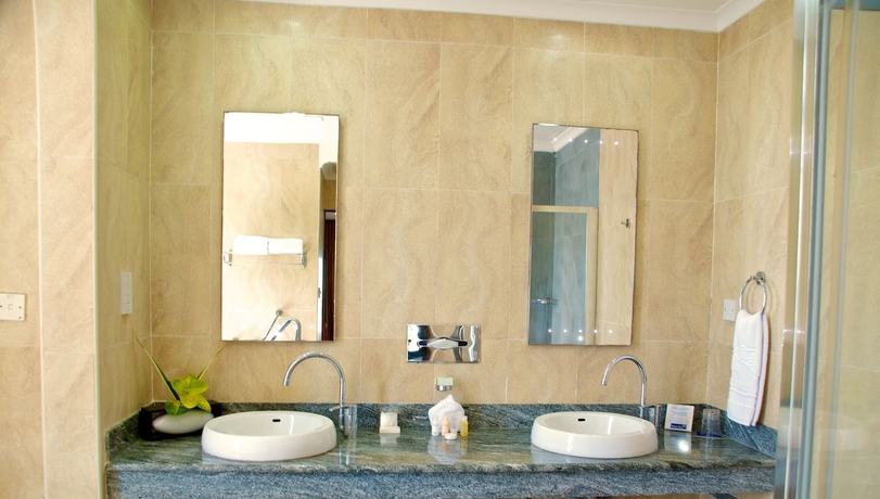 Imagen de la habitación del Hotel Harbour View Suites. Foto 9