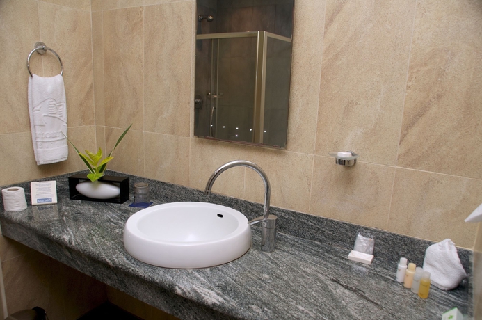 Imagen de la habitación del Hotel Harbour View Suites. Foto 10