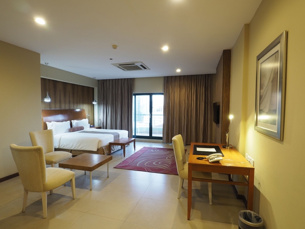 Imagen de la habitación del Hotel Harbour View Suites. Foto 11