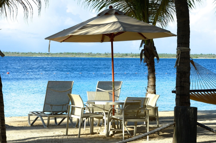 Imagen de los exteriores del Hotel Harbour Village Beach Club Bonaire. Foto 11