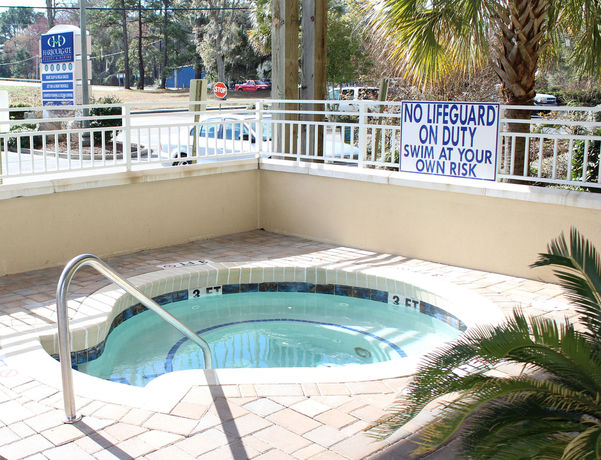 Imagen de la piscina del Hotel Harbourgate Marina Club. Foto 16