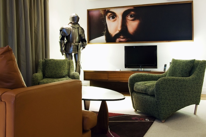 Imagen de la habitación del Hotel Hard Days Night. Foto 2
