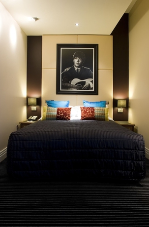 Imagen de la habitación del Hotel Hard Days Night. Foto 11
