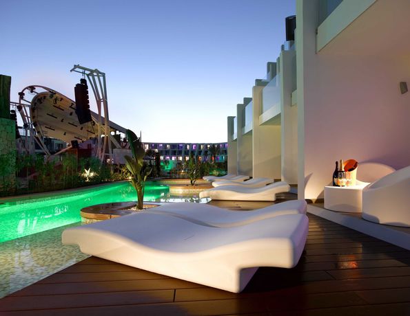 Imagen de la piscina del Hotel Hard Rock Ibiza. Foto 16