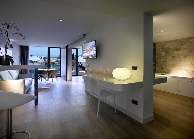 Imagen de la habitación del Hotel Hard Rock Ibiza. Foto 11