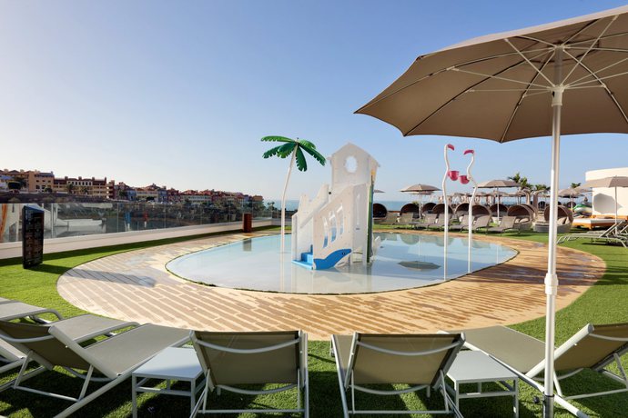 Imagen de la piscina del Hotel Hard Rock Tenerife. Foto 22