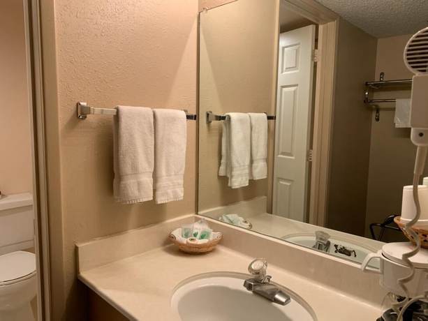 Imagen de la habitación del Hotel Hardman House Inn and Suites. Foto 5