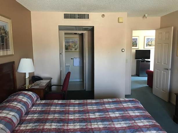 Imagen de la habitación del Hotel Hardman House Inn and Suites. Foto 6