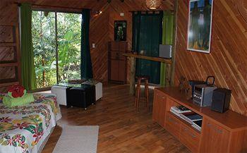 Imagen de la habitación del Hotel HareMiru Caba&ntilde;as. Foto 3