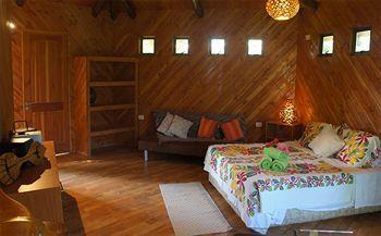 Imagen de la habitación del Hotel HareMiru Caba&ntilde;as. Foto 5