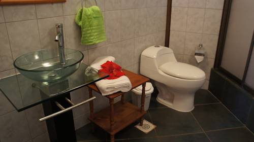 Imagen de la habitación del Hotel HareMiru Caba&ntilde;as. Foto 7