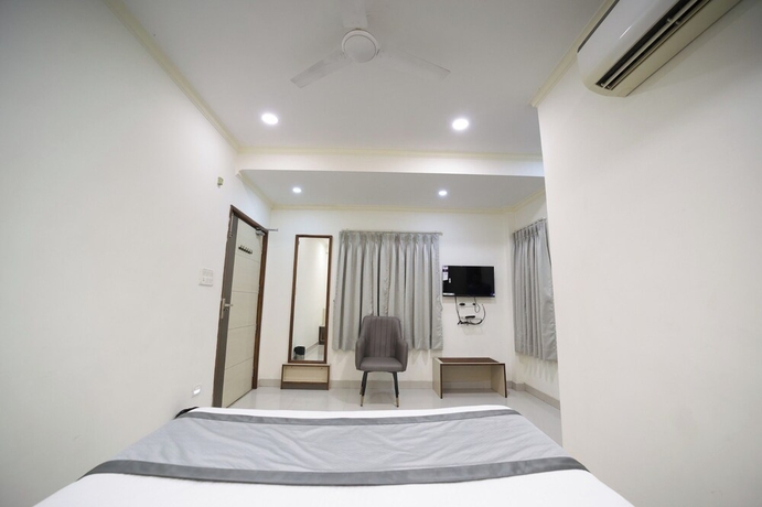 Imagen de la habitación del Hotel Hari Haran Prestige. Foto 7