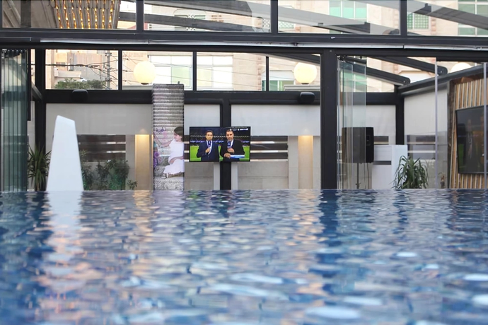 Imagen de la piscina del Hotel Harir Palace. Foto 19