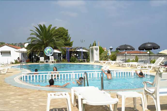 Imagen de la piscina del Hotel Haris, Pallini Municipal Unit. Foto 19