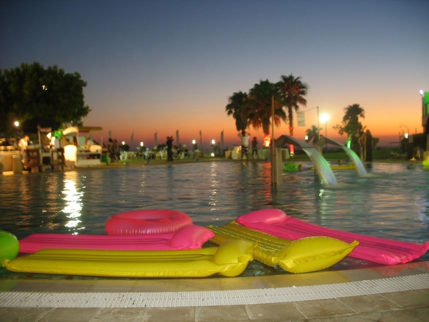 Imagen de la piscina del Hotel Harlington Ashkelon. Foto 16