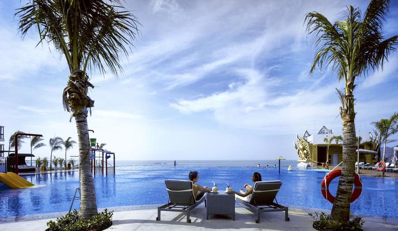 Imagen de la piscina del Hotel Harman Resort Sanya. Foto 18