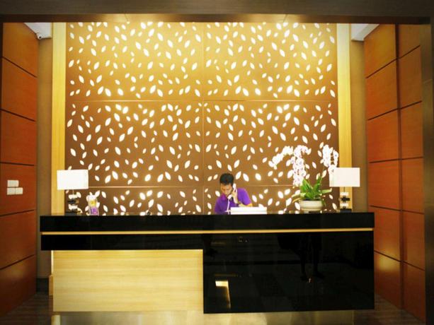Imagen de los interiores del Hotel Harmoni Tasikmalaya. Foto 9