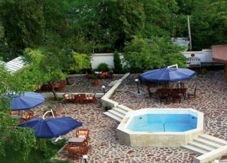 Imagen de la piscina del Hotel Harmony Bankya. Foto 3