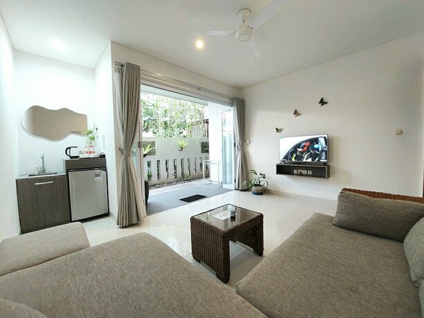 Imagen general del Hotel Harmony Beach Suite. Foto 12