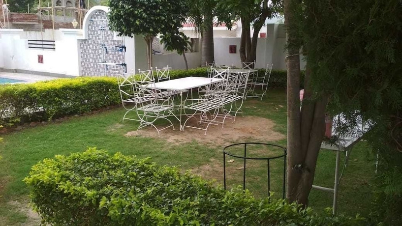 Imagen de los exteriores del Hotel Harmony Blue Udaipur. Foto 11