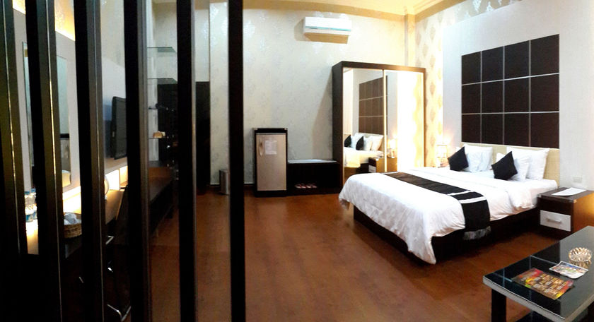 Imagen de los exteriores del Hotel Harmony In Pontianak. Foto 9