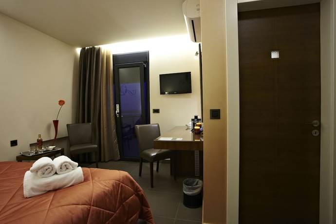 Imagen de la habitación del Hotel Harmony Luxury Rooms. Foto 13