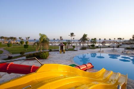 Imagen de la piscina del Hotel Harmony Makadi Bay and Resort. Foto 13