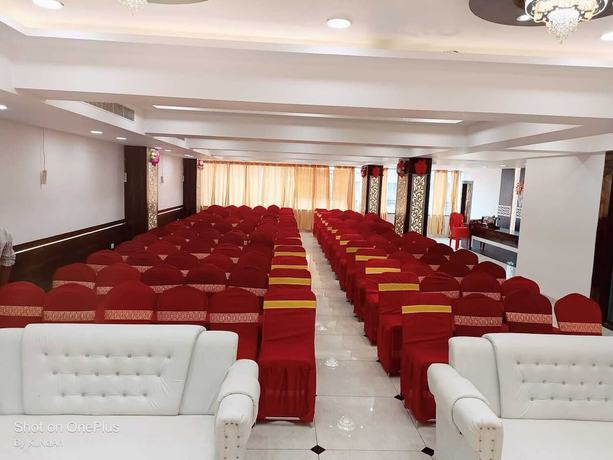 Imagen de los interiores del Hotel Harmony Rooms And Banquet. Foto 9
