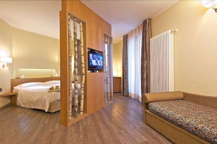 Imagen de la habitación del Hotel Harmony Suite. Foto 4