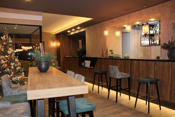 Imagen de los interiores del Hotel Harmony Suite. Foto 18