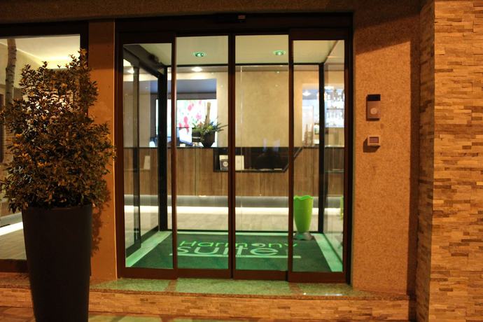 Imagen de los interiores del Hotel Harmony Suite. Foto 19