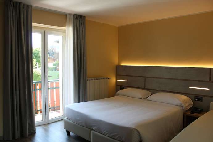 Imagen de la habitación del Hotel Harmony Suite. Foto 13